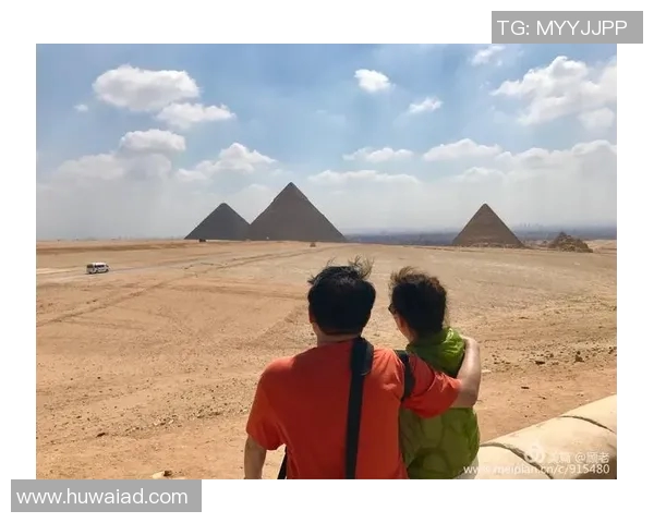 足球明星大号公仔图片展示让你近距离感受球场魅力与偶像风采